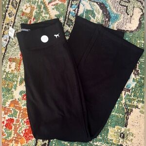 Victoria Secret PINK Black Yoga Pants Size Large NWT